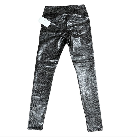 7 FOR ALL MANKIND FAUX Leather embossed Snakeskin Print Legging Sz XS Black/gray - Picture 2 of 13